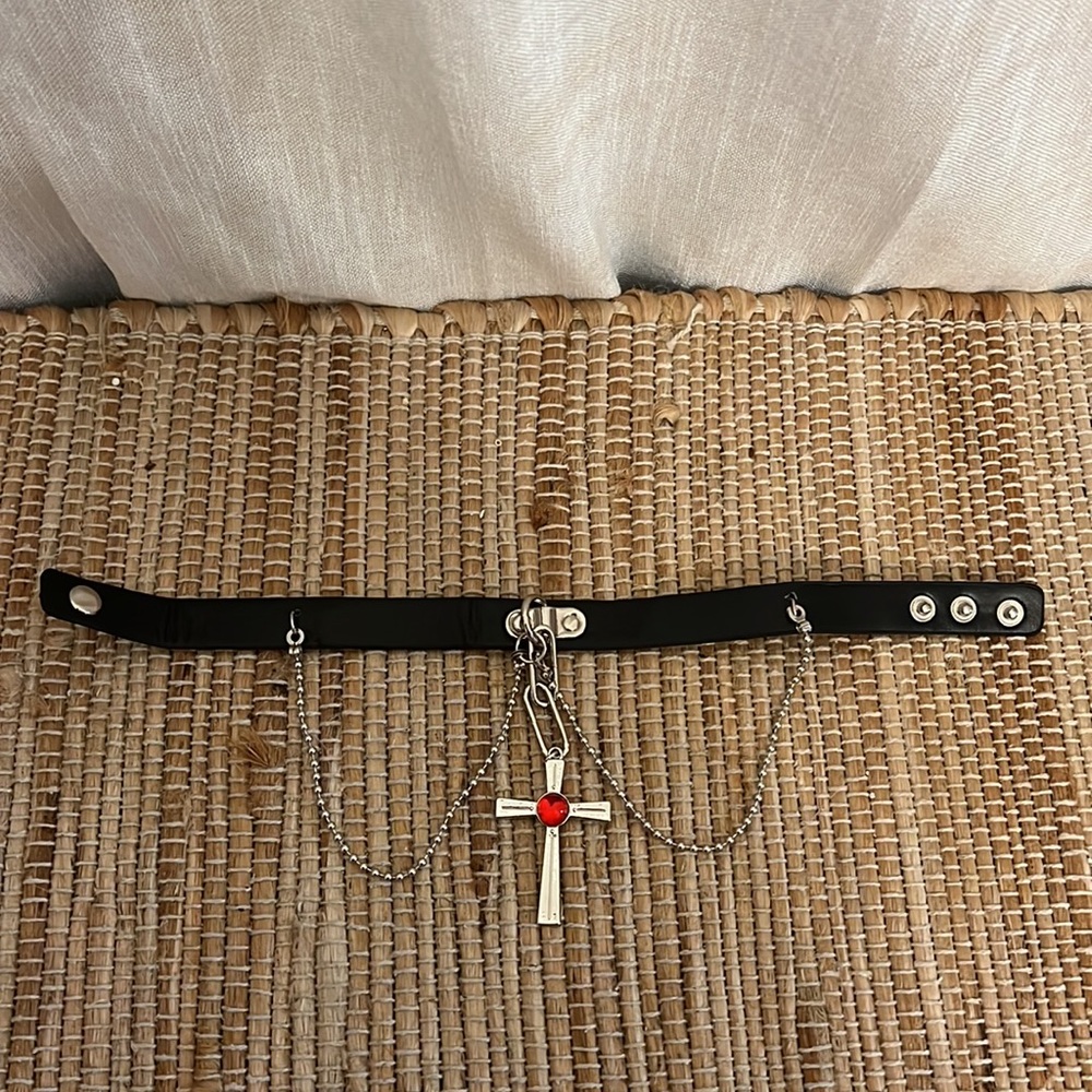 Gothic choker cross red necklace Rosario and vampire anime mocha inspired - Picture 2 of 7